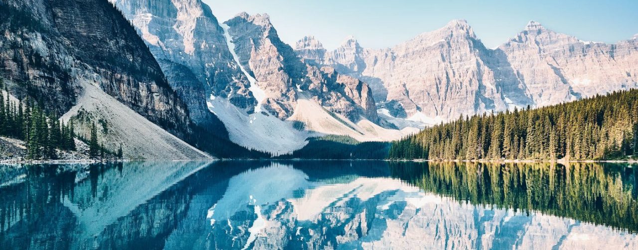 Lago moraine y el valle de los diez picos