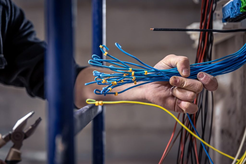Servicios de calidad en el sector eléctrico: una visión profunda sobre el trabajo del electricista