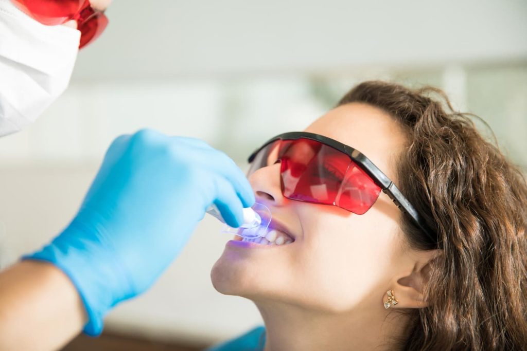 Clínica dental ofrece una nueva perspectiva sobre el blanqueamiento dental: más allá de la estética